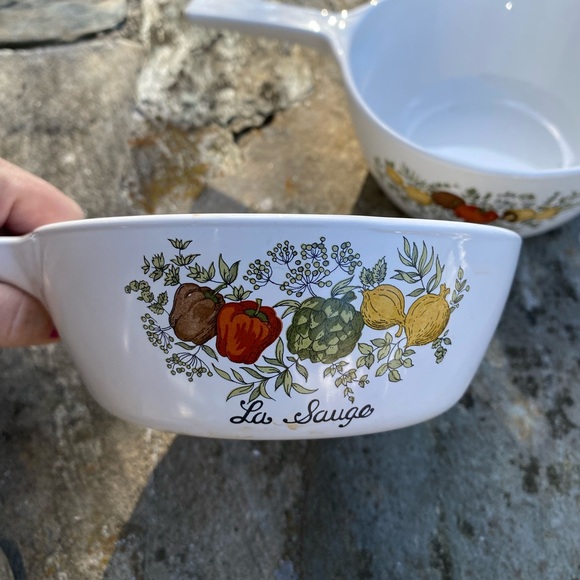 2 piece corning, ware, vintage sauce pans
Beautiful condition - Picture 2 of 7